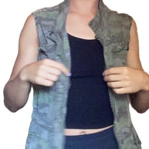 Me Jane Camouflage vest